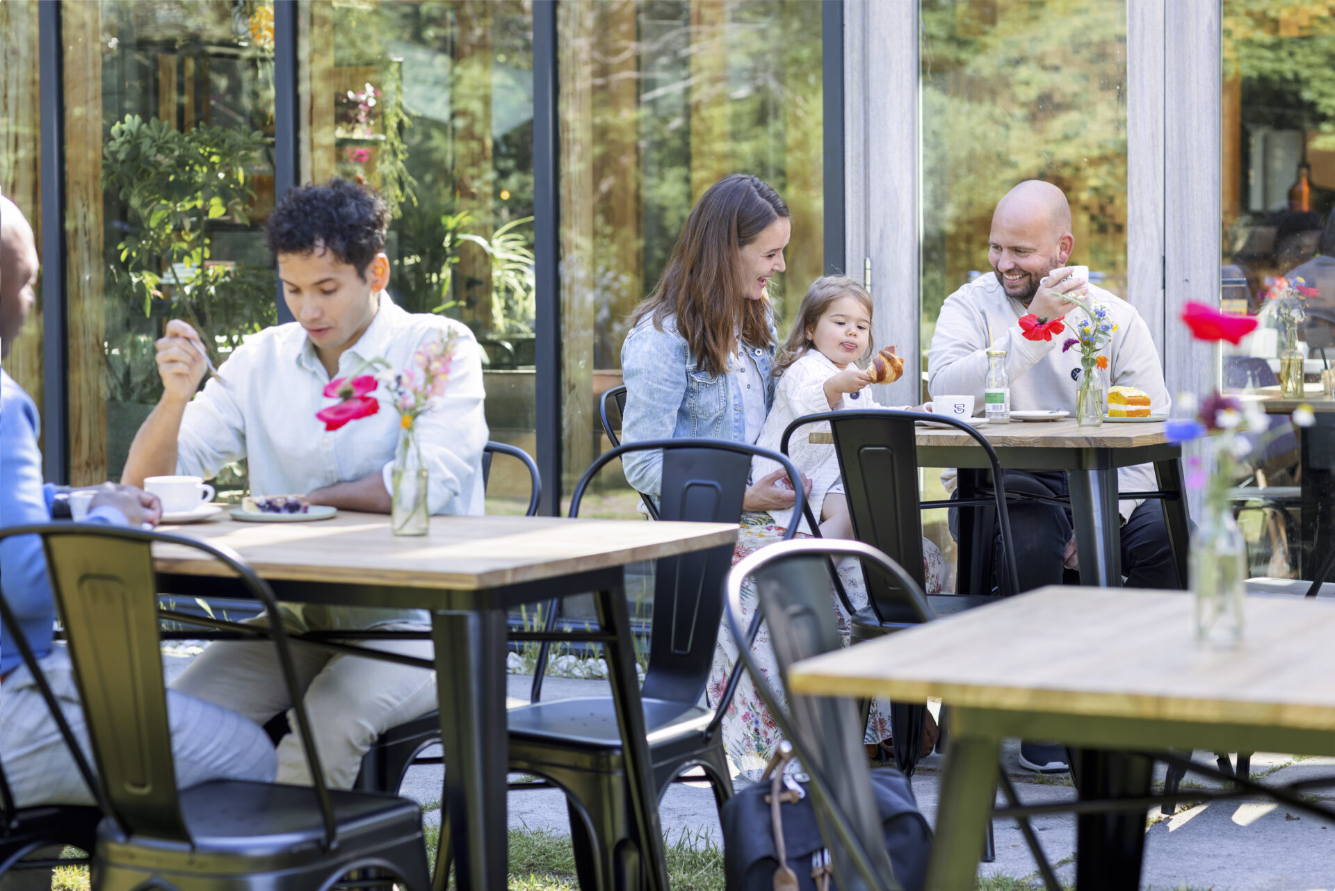 stapelstoelen voor buiten op het terras