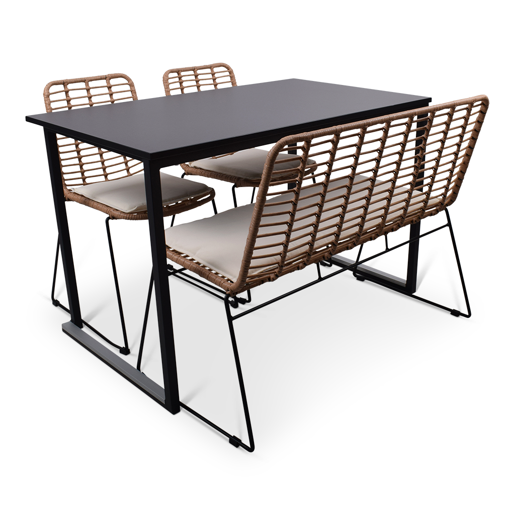 Rotan meubilair is terug van weggeweest.